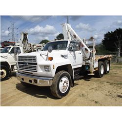 1994 FORD F900 CRANE TRUCK, VIN/SN:1FDYL90E3RVA26758 - T/A, FORD DIESEL ENGINE, A/T, 40K REARS, 12K 