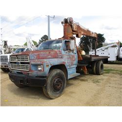 1987 FORD F800 CRANE TRUCK, VIN/SN:1FDXF8271HVA65486 - FORD PROPANE ENGINE, 5 SPEED TRANS, 14' FLAT 