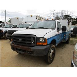 2000 FORD F550 SERVICE TRUCK, VIN/SN:1FDAF56F1YEC72062 - FORD POWER STROKE DIESEL ENGINE, 5 SPEED TR