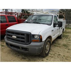 2005 FORD F250 SERVICE TRUCK, VIN/SN:1FDSF20P65EB13814 - POWERSTROKE DIESEL ENGINE, A/T, READING SER