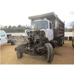 MACK DUMP TRUCK WITH DUMP BED (DOES NOT OPERATE)