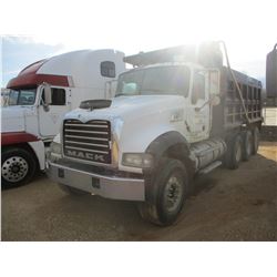 2009 MACK GU713 DUMP, VIN/SN:1MZAX04C99M004120 - TRI-AXLE, MACK DIESEL ENGINE, 8LL TRANS, 44K REARS,
