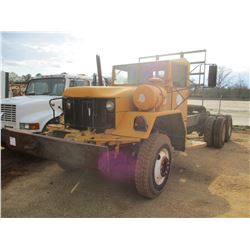 CDE M12 MILITARY TRUCK TRACTOR, VIN/SN:0795 - T/A, DIESEL ENGINE, 5 JSPD TRANS, FRONT WINCH, HEADACH