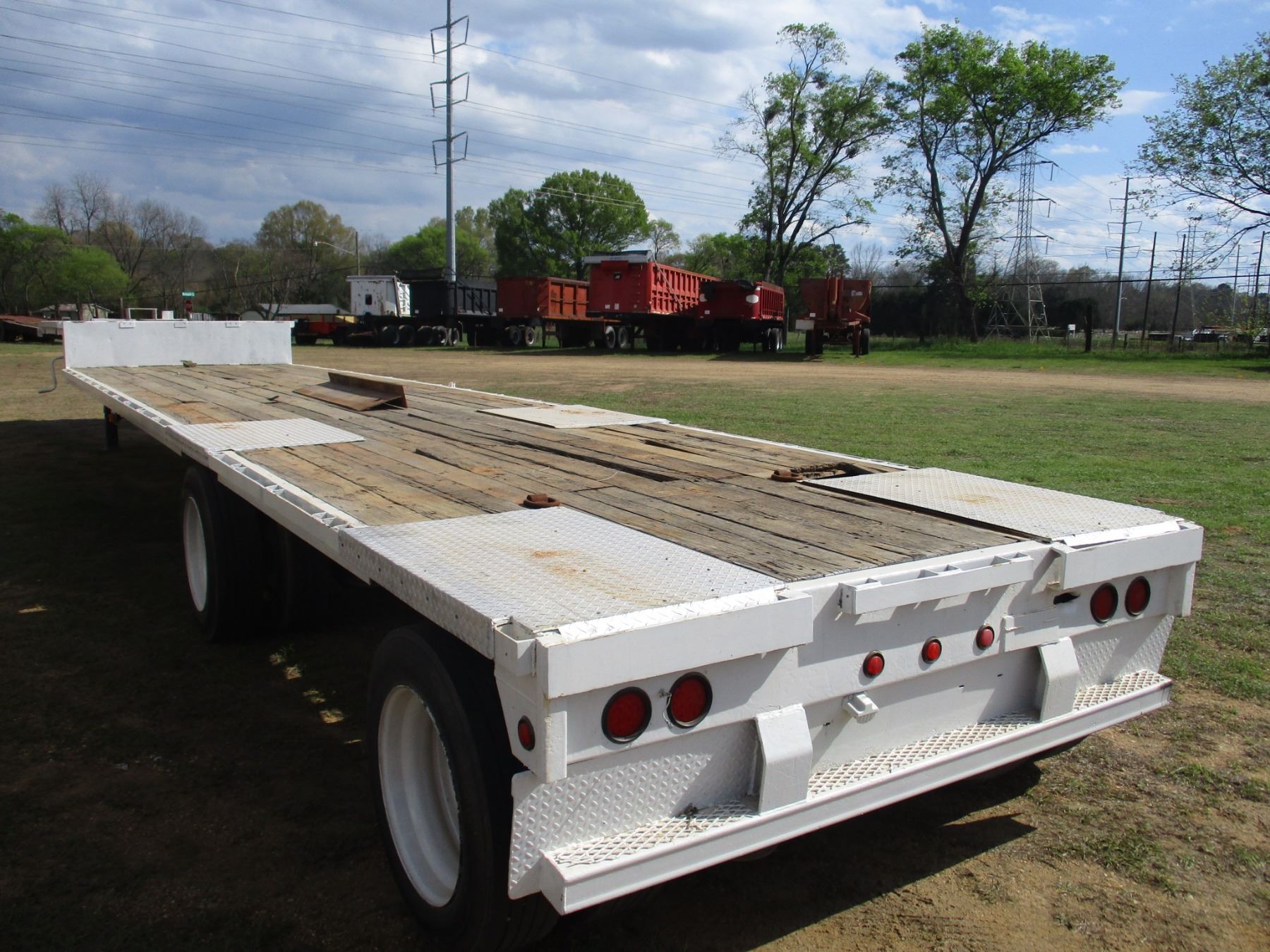 STEPDECK TRAILER, T/A, SPREAD AXLE, 50' LENGTH, 104" WIDE, 255/70R22