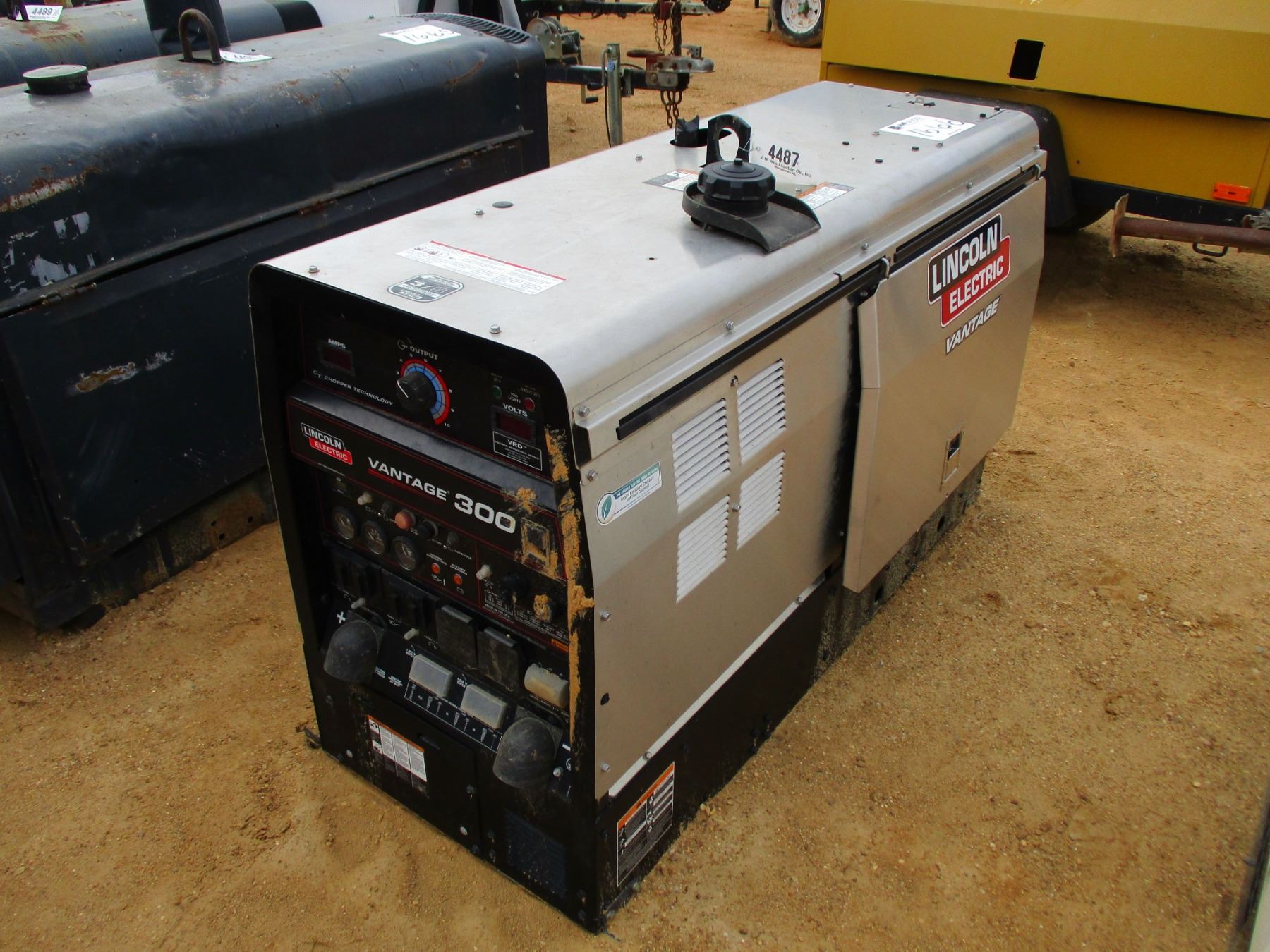 VANTAGE 300 WELDER/GENERATOR, DIESEL ENGINE, METER READING 54 HOURS