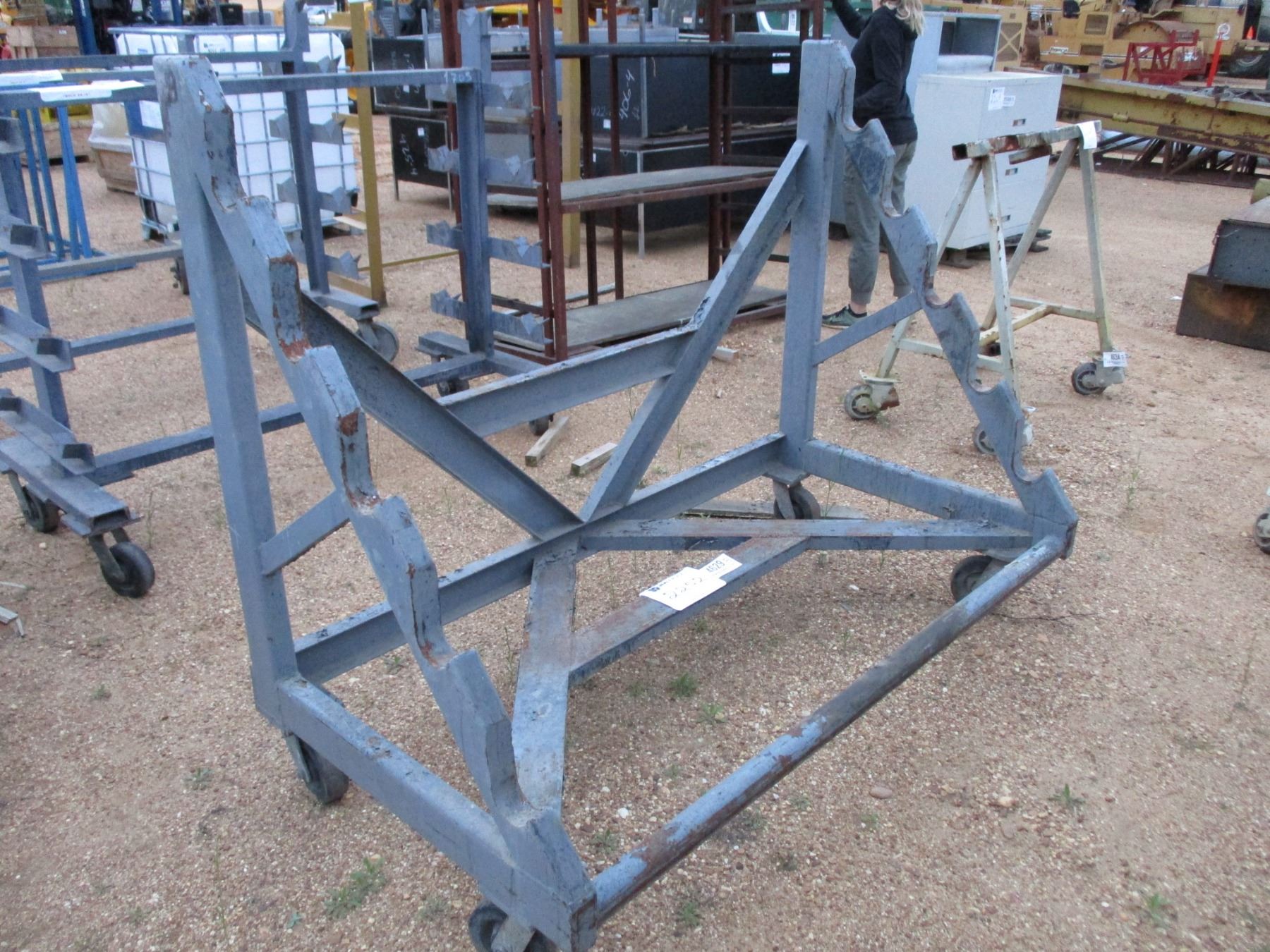 ROLL AROUND METAL RACK