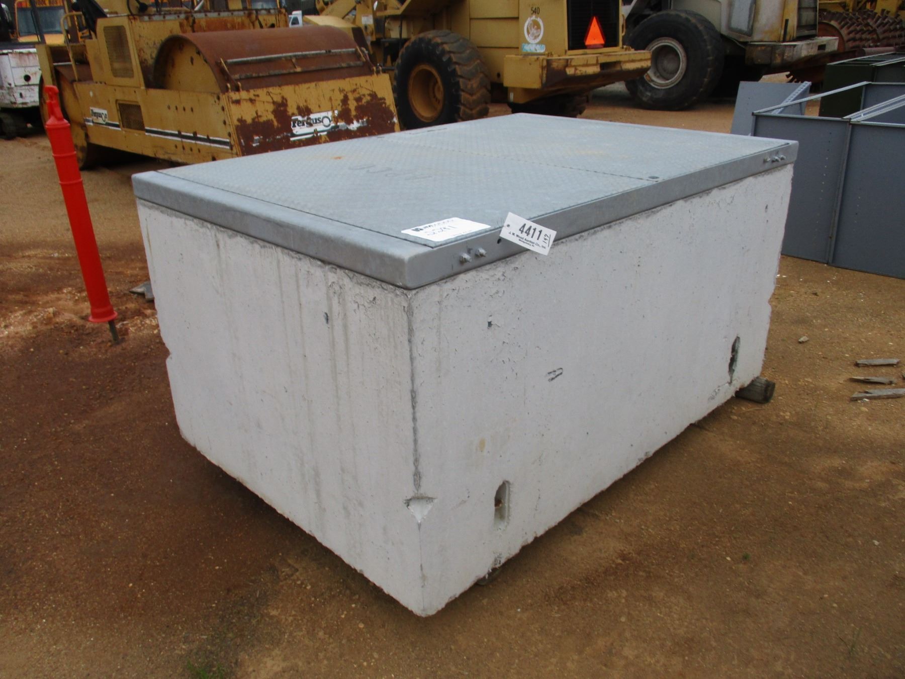 Concreat Box CONCRETE BOX WITH GALVANIZED LID- 54