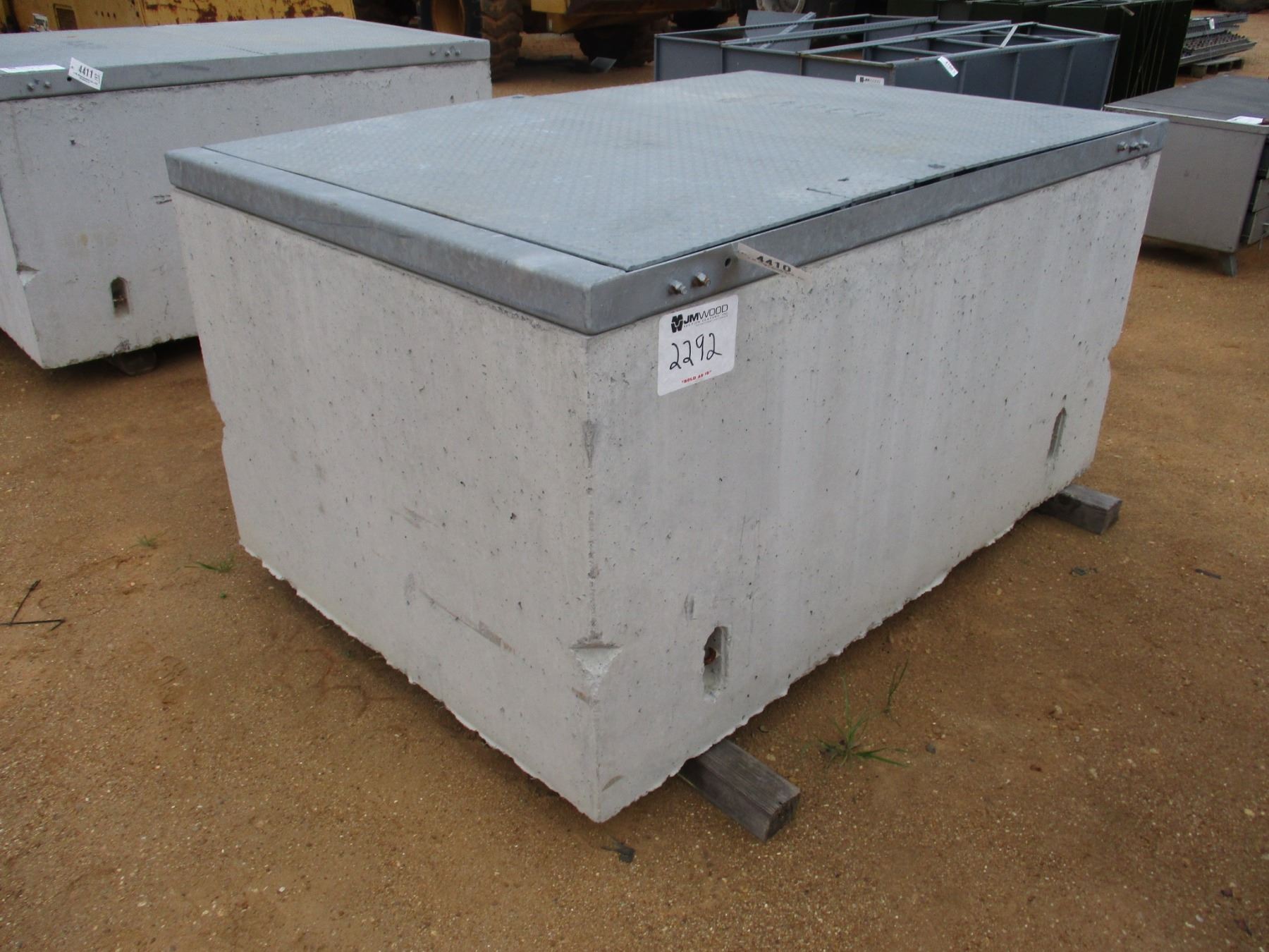 Concreat Box CONCRETE BOX WITH GALVANIZED LID- 54