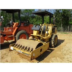 CAT CP323C ROLLER, VIN/SN:6DM00326 - VIBRATORY, 50" SMOOTH DRUM, CANOPY, METER READING 429 HOURS