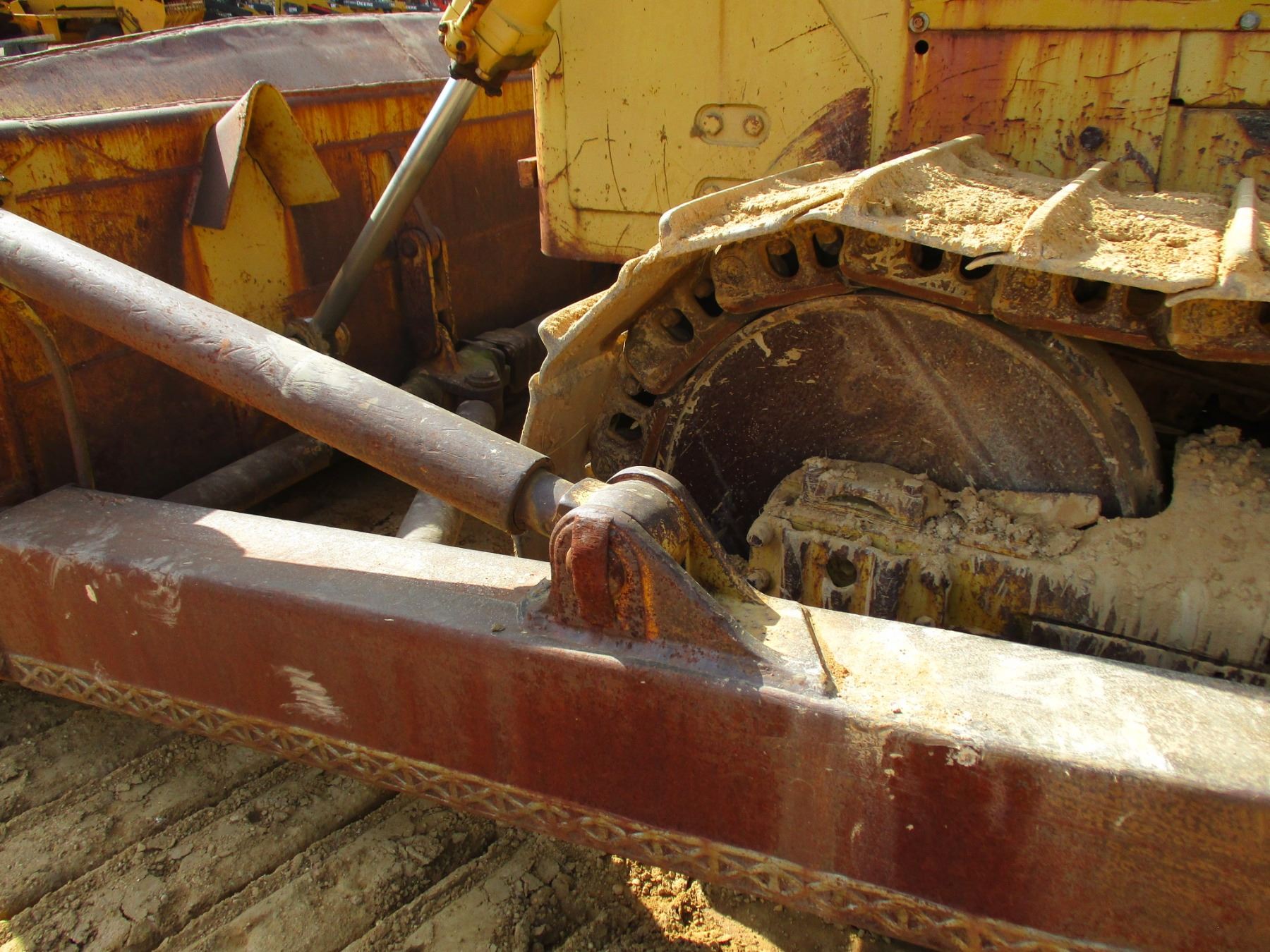 CAT D8H CRAWLER TRACTOR, VIN/SN46A27267 SEMIU BLADE W/HYD TILT