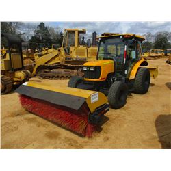 2014 JOHN DEERE 5055E BROOM TRACTOR, VIN/SN:245739 - 55HO, 4X4, ECAB W/AIR, 7' BROOM, GANNON BOX BLA