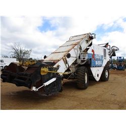 ROADTEC SB2500C ASHPALT SHUTTLE BUGGY, VIN/SN:2500273 - FRONT HOPPER, REAR CONVEYOR, 1800.25 TIRES, 