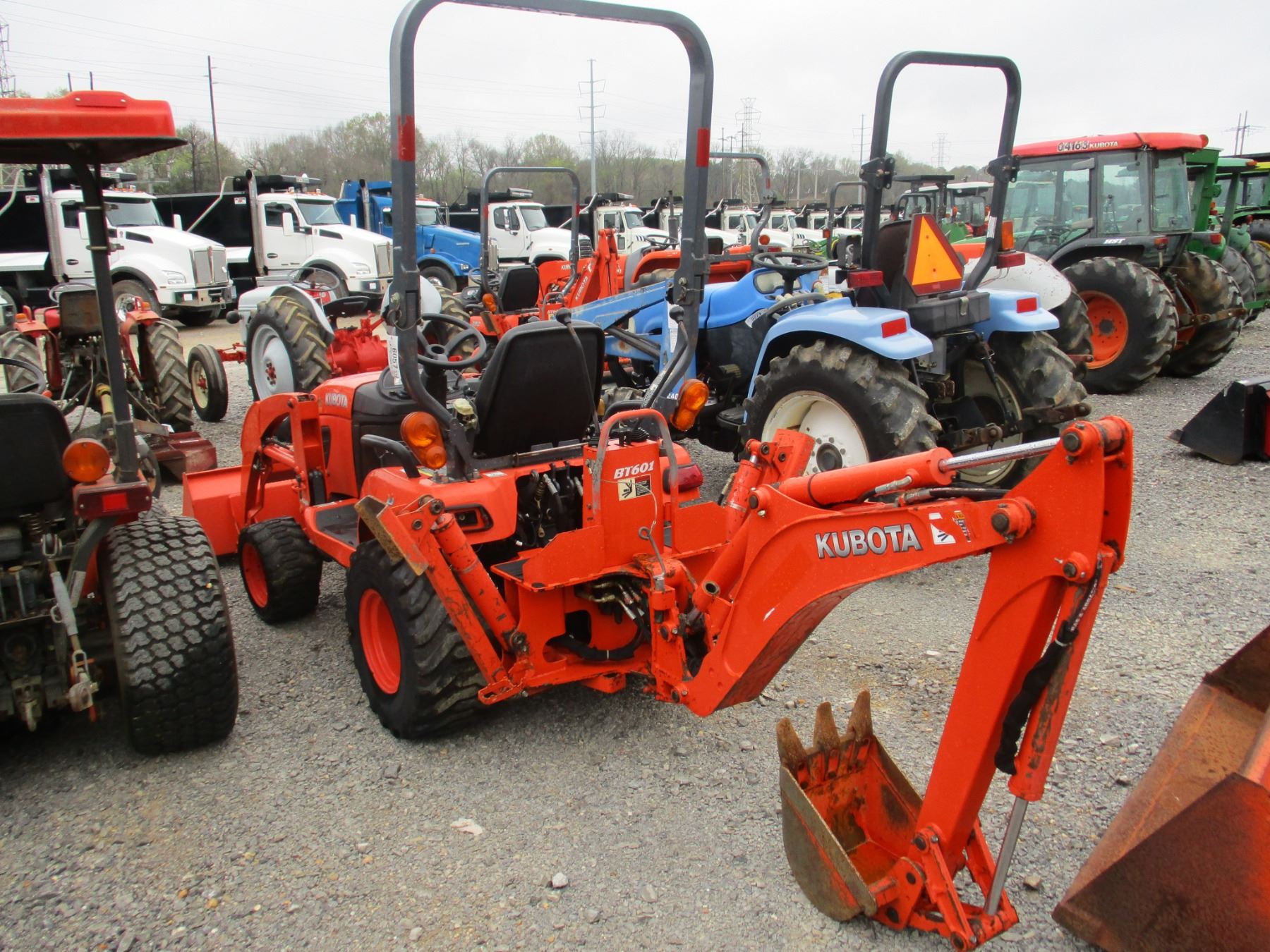 KUBOTA BX250D FARM TRACTOR, VIN/SN64456 MFWD, PTO, ROLL BAR, KUBOTA