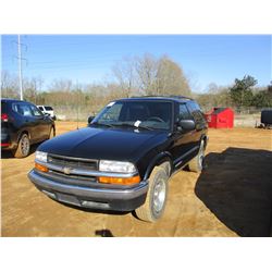 2000 CHEVROLET BLAZER VIN/SN:1GNCS18WXYK272455 - V6 ENGINE, AUTO, RADIO W/BLUETOOTH, ODOMETER READIN