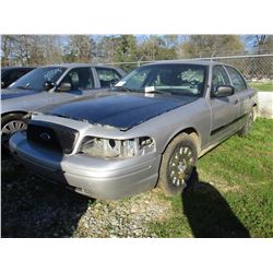 2004 FORD CROWN VICTORIA, VIN/SN:2FAHP71W24X171629 - V8 GAS ENGINE, A/T, ODOMETER READING 192,964 MI