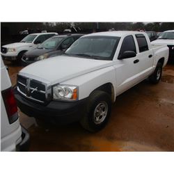 2005 DODGE DAKOTA PICKUP, VIN/SN:1D7HE28K05S296385 - CREW CAB, GAS ENGINE, A/T, ODOMETER READING 185