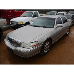 2006 LINCOLN TOWN CAR VIN/SN:1LNHM82W56Y648561 - V8 CAS ENGINE, A/T, ODOMETER READING 169,804 MILES