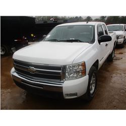 2011 CHEVROLET SILVERADO Z71 PICKUP, VIN/SN:1GCRKSE35BZ216022 4X4, EXT CAB, V-8 GAS ENG, A/T