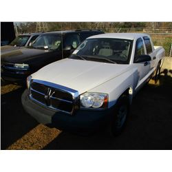 2005 DODGE DAKOTA PICKUP, VIN/SN:1D7HE28K15S318040 - CREW CAB, GAS ENGINE, A/T, ODOMETER READING 192