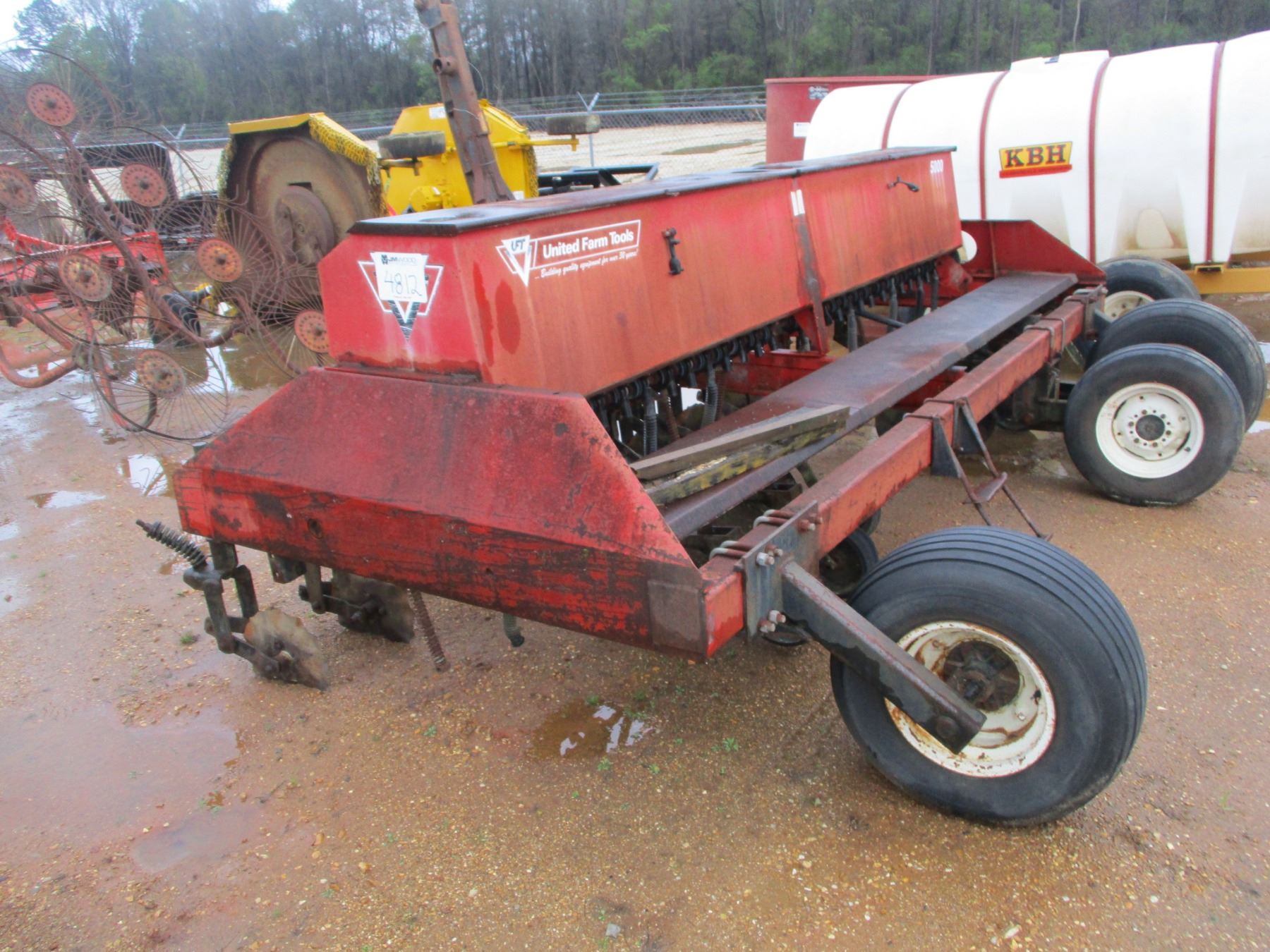 UNITED FARM TOOLS 5000 GRAIN DRILL J.M. Wood Auction Company, Inc.
