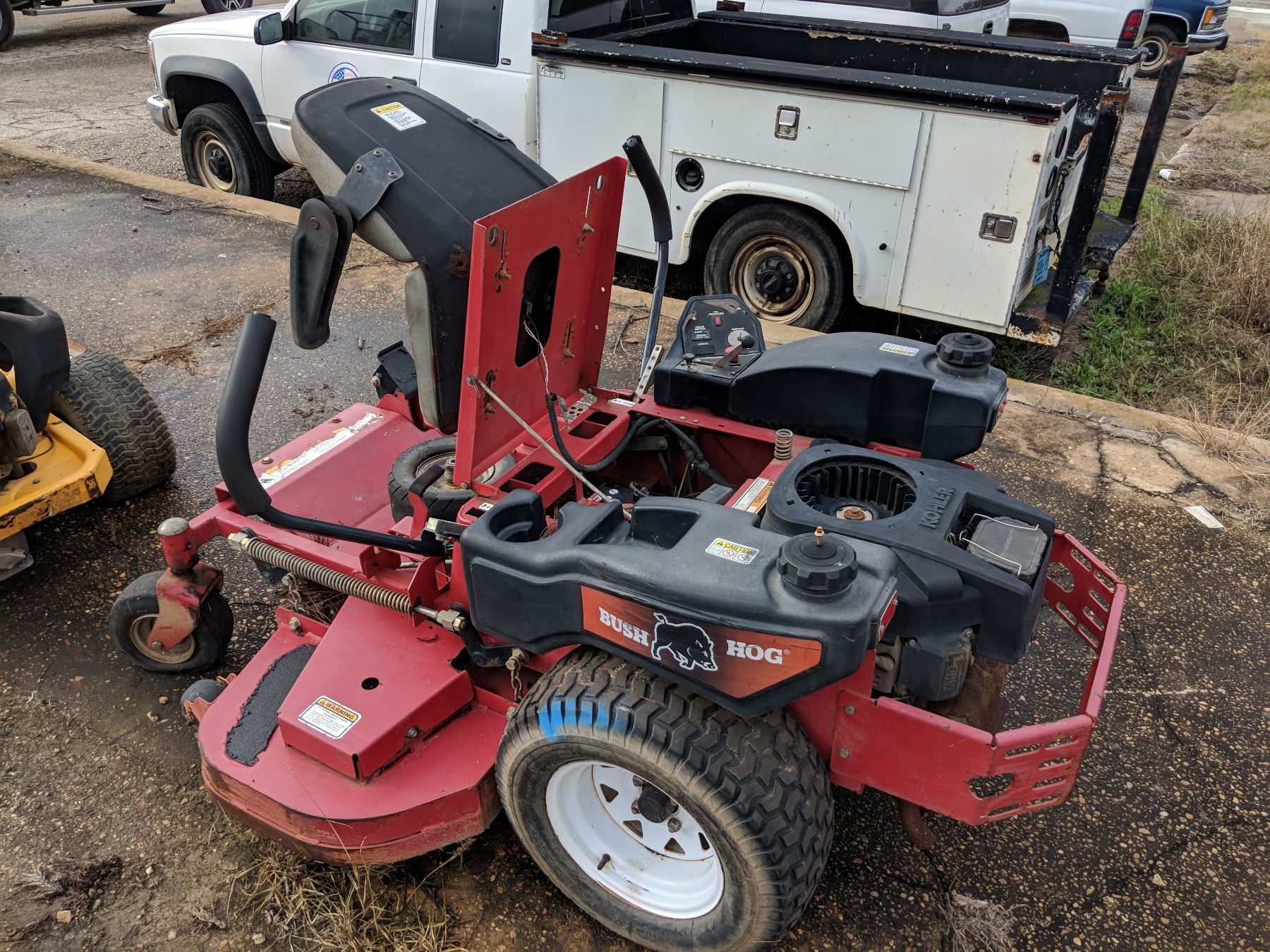 BUSH HOG ES2052K2 ZERO TURN LAWNMOWER, VIN/SN301952 GAS ENGINE, 50