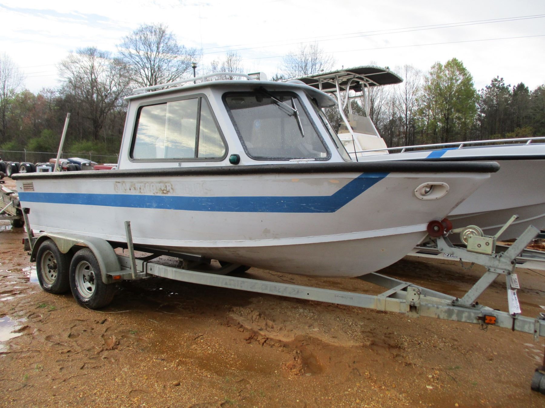 SEA ARK VIN/SNSAMA0661E696 19' FIBERGLASS BOAT, ENCLOSED CABIN