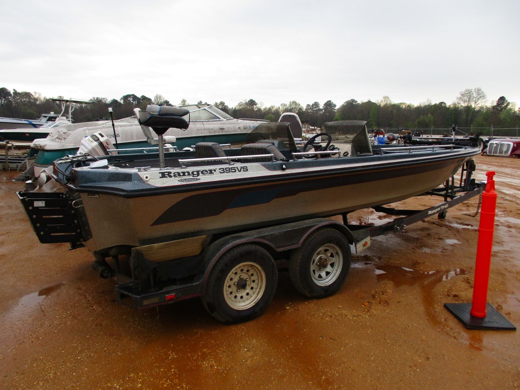 RANGER 395VS FIBERGLASS BASS BOAT, VIN/SNRNG2A332C292 MOTOR GUIDE