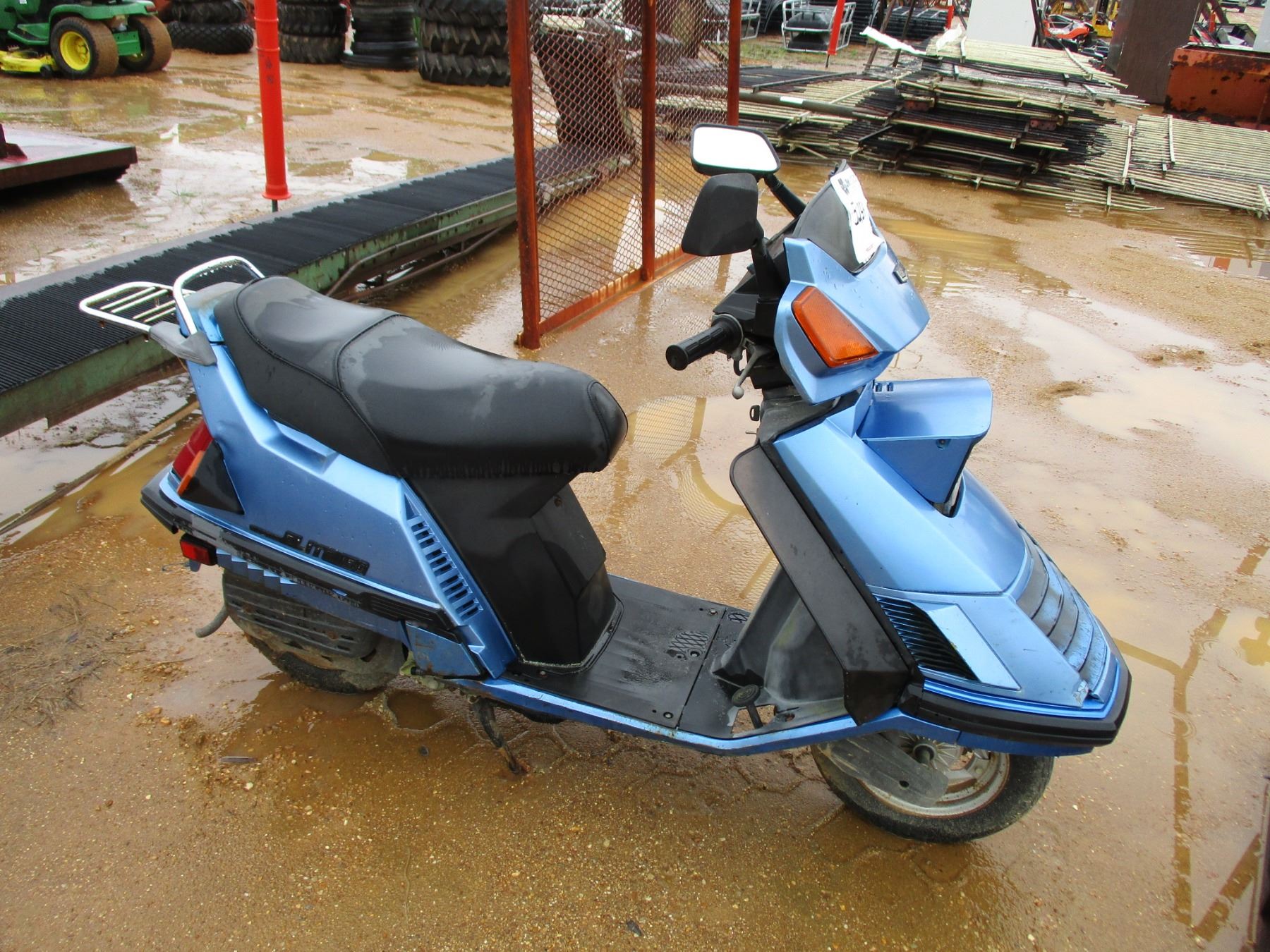 HONDA ELITE DELUXE MOTOR SCOOTER, ODOMETER READING 1,815 MILES