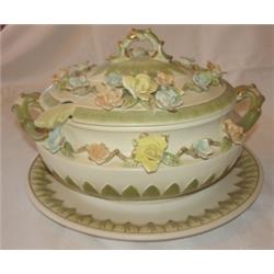 Fine porcelain covered tureen
