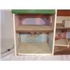 Image 3 : Large two-story lighted child's doll house