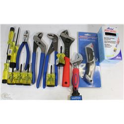 FLAT OF NEW TOOLS INCLUDING, UTILITY BLADES