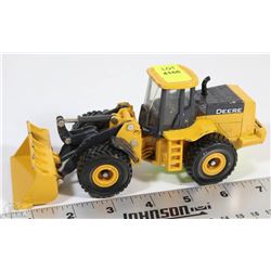 ERTL DIE CAST JOHN DEERE TRACTOR