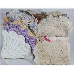FLAT OF ASSORTED DOILIES