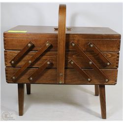 VINTAGE DOVE TAILED EXPANDABLE SEWING BOX