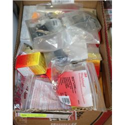 BOX OF ASSORTED ELECTRICAL ITEMS