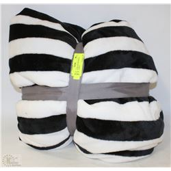 NEW PLUSH BLACK AND WHITE QUEEN BLANKET