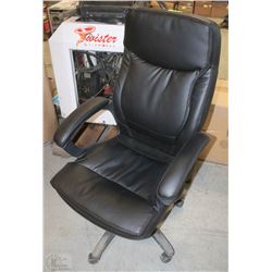 BLACK OFFICE CHAIR
