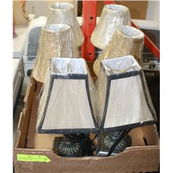 FLAT WITH 3 SETS OF 2 MATCHING MINI LAMPS DECOR