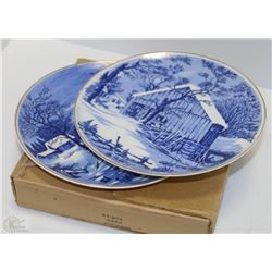 SET OF 2 BLUE DECORATIVE PLATES