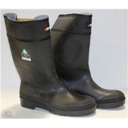 BAFFIN CSA APPROVED STEEL TOE RUBBER BOOTS ON