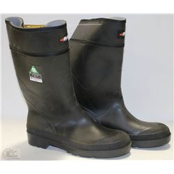 BAFFIN CSA APPROVED STEEL TOE RUBBER BOOTS ON