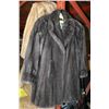 Image 1 : FOX FUR 3/4 LENGTH JACKET SIZE 10-12