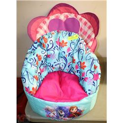 2 GIRLS CHAIRS INCL BEAN BAG