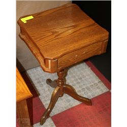 WOOD SQUARE TABLE