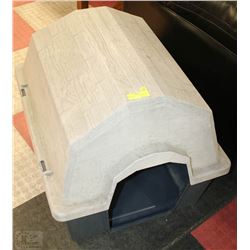 MEDIUM/LARGE SIZE  DOGHOUSE