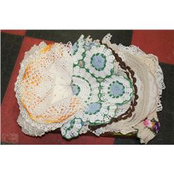 BOX OF DOILIES ON CHOICE