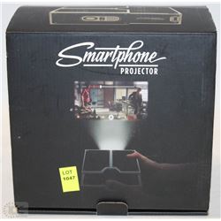 LUCKIES  - SMARTPHONE PROJECTOR   NEW IN BOX