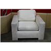 Image 1 : WHITE DESIGNER ARMCHAIR