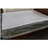 Image 1 : CASPER MEMORY FOAM QUEENSIZE MATTRESS AND BOX SPRING