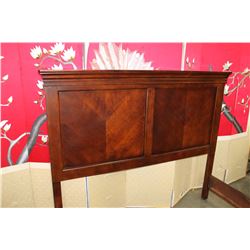 QUEENSIZE WOOD BED FRAME